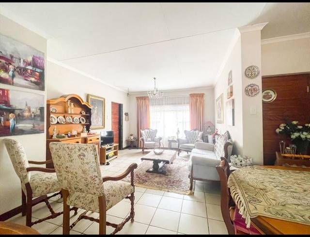 2 BEDROOM TOWNHOUSE FOR SALE IN BRENTWOOD